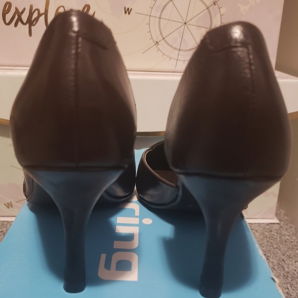 Pointy toe heels - Picture 3 of 3